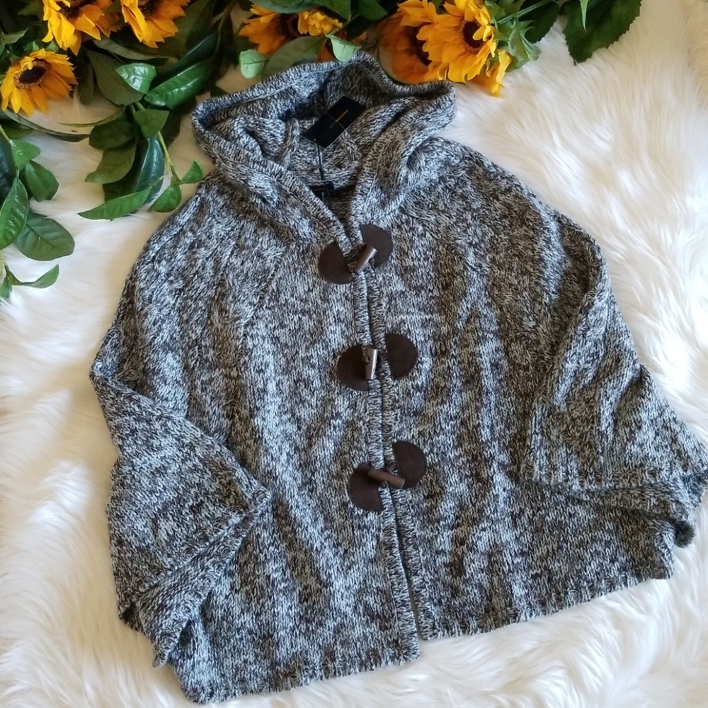 BCBG MAX AZRIA Poncho - Picture 1 of 8